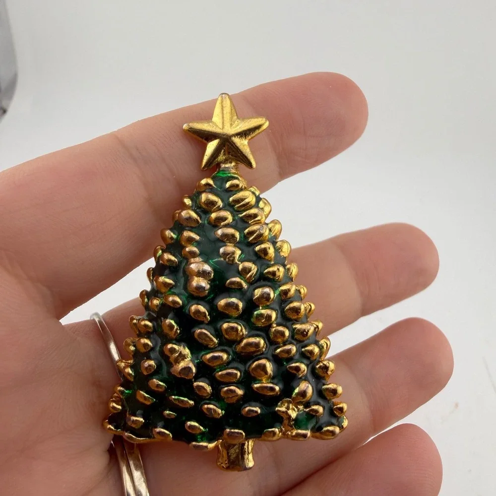 Gold Tone Green Christmas Tree Brooch Enamel Star Pin